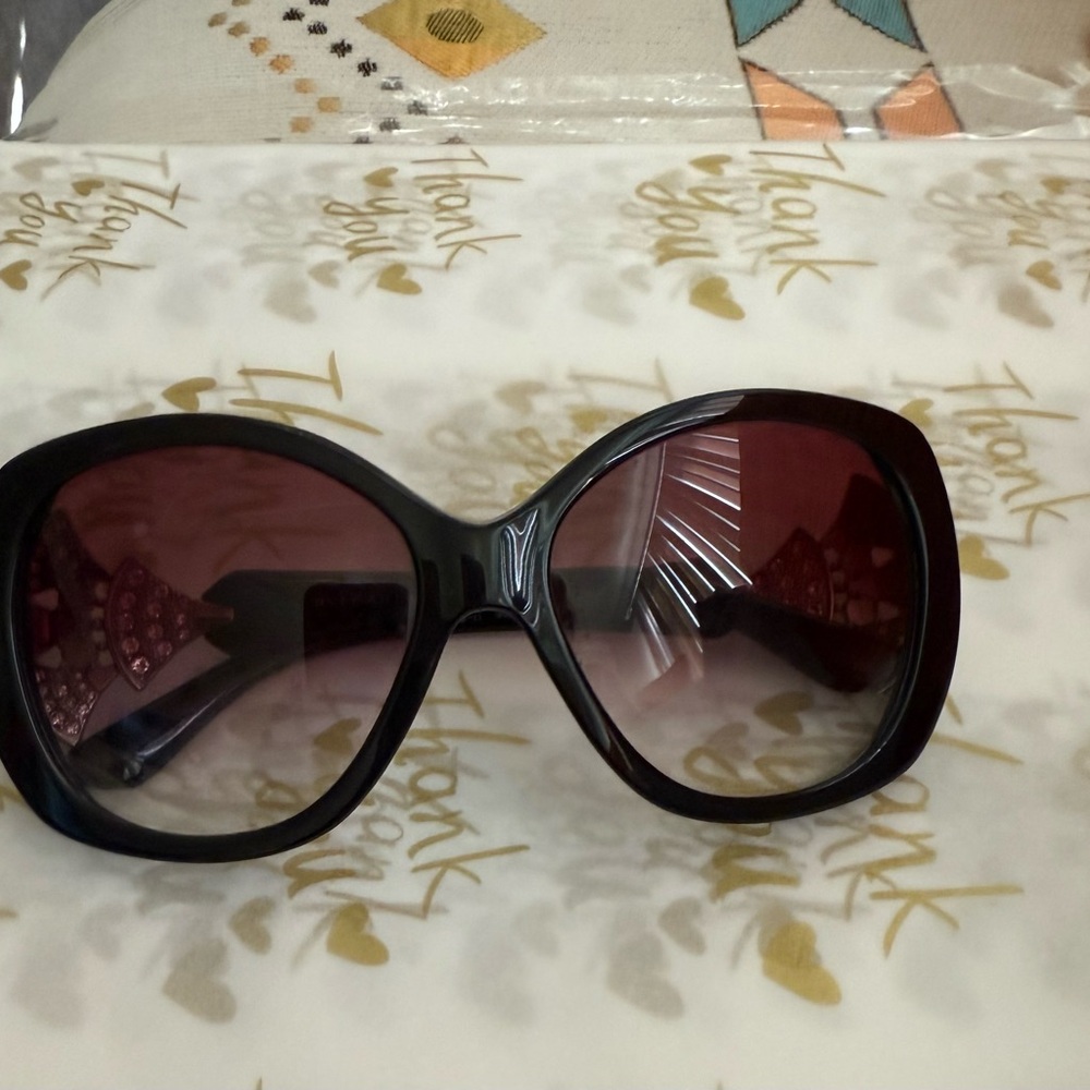 Elegant Black Sunglasses